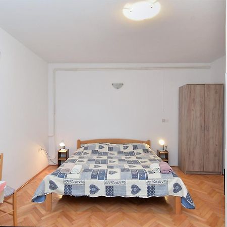 Rooms Veli Vrh 2208 Πούλα Εξωτερικό φωτογραφία